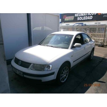 VOLKSWAGEN PASSAT BERLINA (3B2)