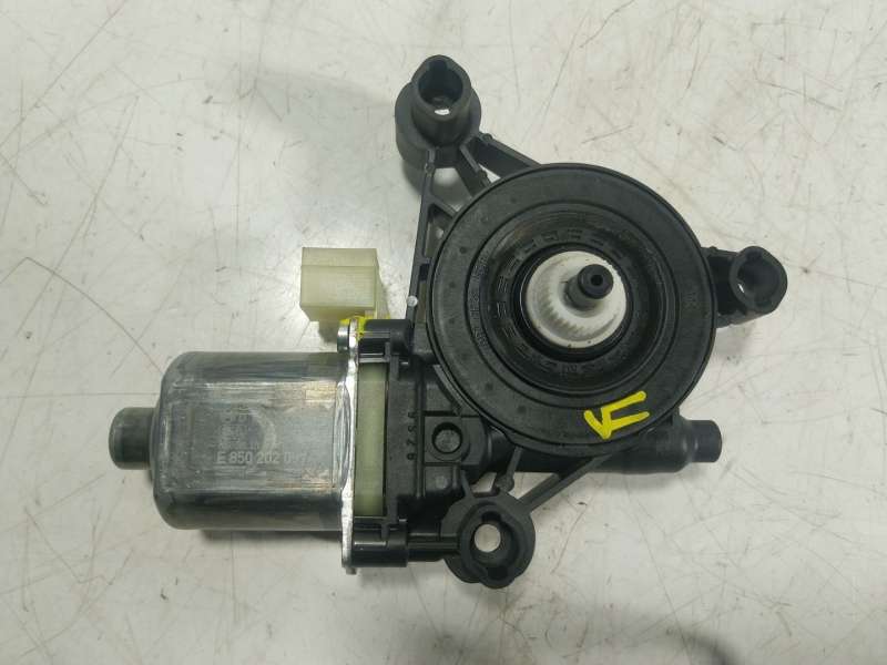 Recambio de motor elevalunas delantero izquierdo para volkswagen golf viii (cd1, da1) 1.0 tsi referencia OEM IAM 5Q0959801A 5Q09