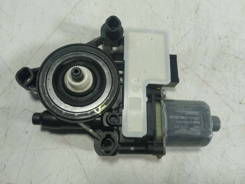 Recambio de motor elevalunas trasero izquierdo para volkswagen golf viii (cd1, da1) 1.0 tsi referencia OEM IAM 5Q0959408G 5Q0959