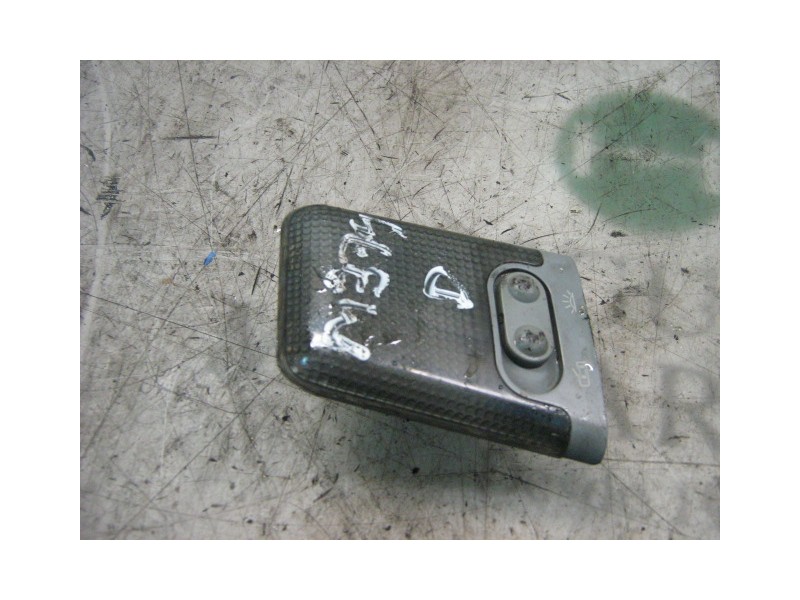 Recambio de piloto interior para citroën xantia berlina 1.9 td sx referencia OEM IAM   