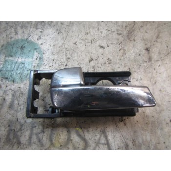 MANETA INTERIOR DELANTERA IZQUIERDA 826101G010 