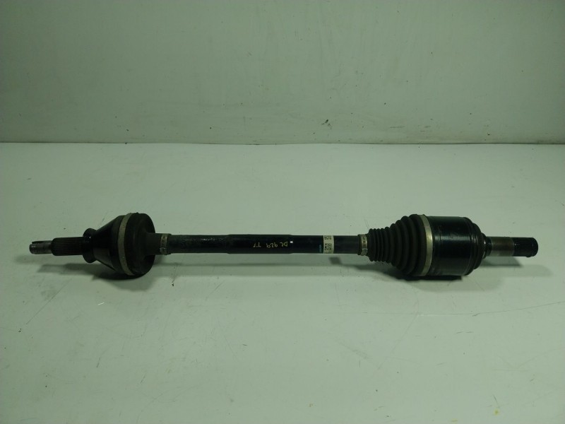 Recambio de transmision trasera izquierda para maserati levante 3.0 v6 twinturbo cat referencia OEM IAM  06700320360 