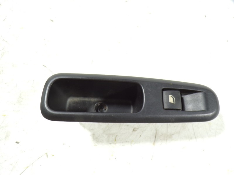 Recambio de mando elevalunas trasero izquierdo para peugeot 3008 1.6 blue-hdi fap referencia OEM IAM 6490RK 6662297ZD04 