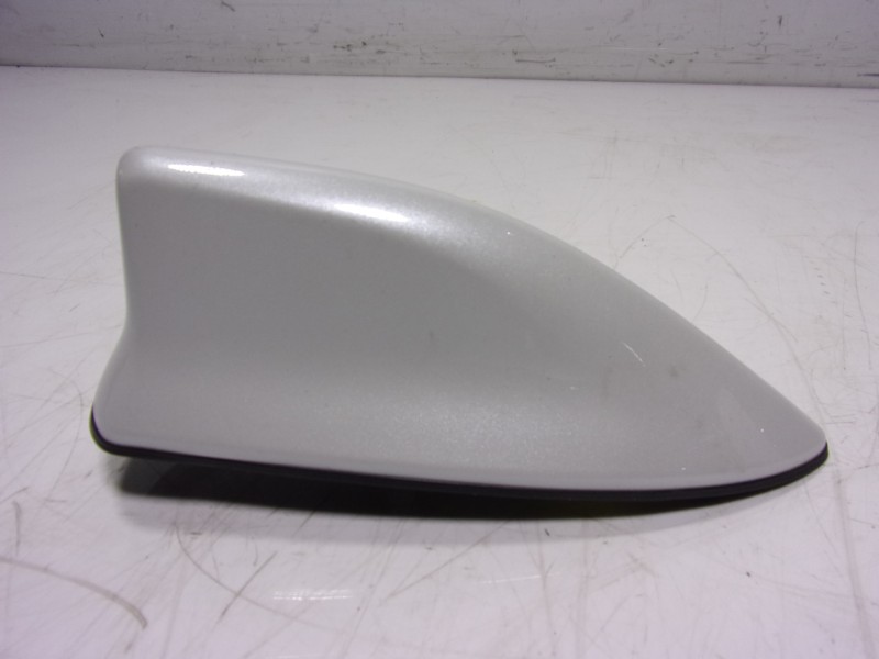 Recambio de antena para toyota yaris 1.5 vvti hev referencia OEM IAM 867600D010  