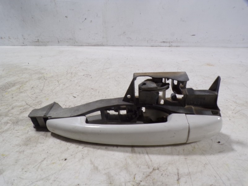 Recambio de maneta exterior trasera izquierda para peugeot 3008 1.6 blue-hdi fap referencia OEM IAM 9101KH  