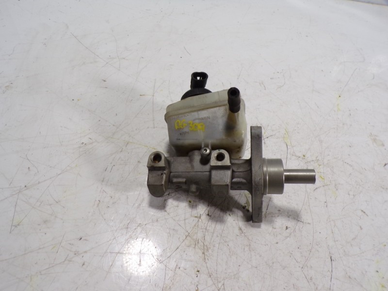 Recambio de bomba freno para dacia duster 1.5 dci diesel cat referencia OEM IAM 6001551314  