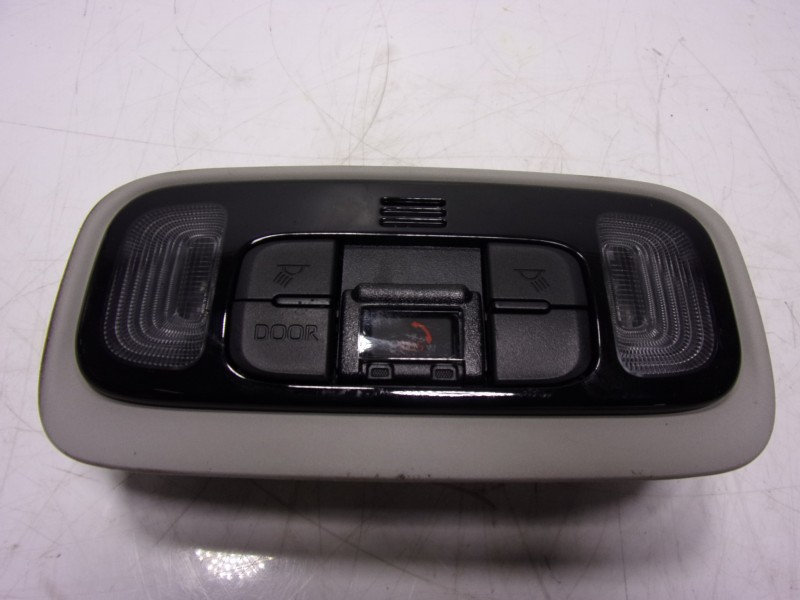 Recambio de piloto interior para toyota yaris 1.5 vvti hev referencia OEM IAM 81260K0100B0 703004430 