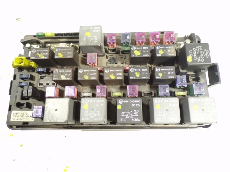Recambio de caja reles / fusibles para ssangyong actyon 2.0 td cat referencia OEM IAM 8239031033  