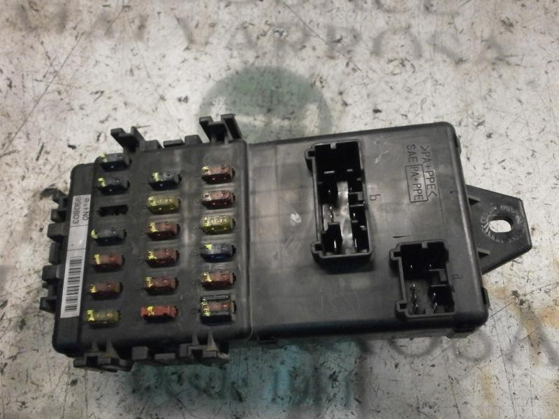 Recambio de caja reles / fusibles para kia carnival td ls travel referencia OEM IAM 0K55267730 990803 990803