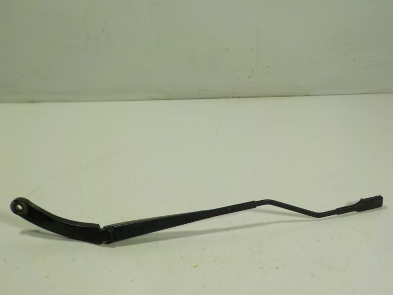 Recambio de brazo limpia delantero izquierdo para renault captur 1.5 dci diesel fap energy referencia OEM IAM 288812161R  