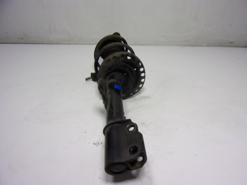 Recambio de amortiguador delantero izquierdo para renault captur 0.9 tce referencia OEM IAM 543021361R 543021687R 