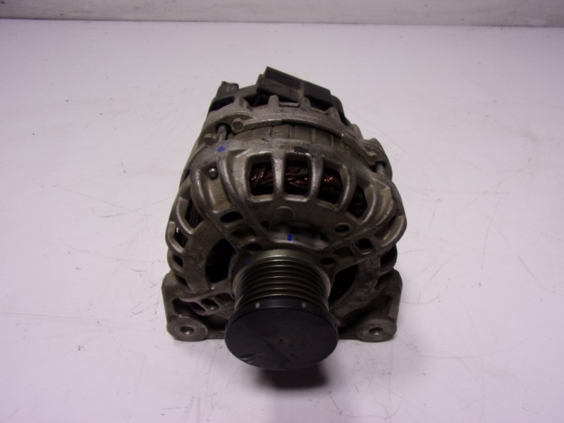Recambio de alternador para renault captur 0.9 tce referencia OEM IAM 231002243R 231008559R 