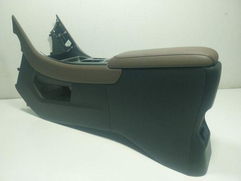 Recambio de apoyabrazos central para lexus lbx hybrid 1.5 vvti hybrid (mayh10l) referencia OEM IAM 589205202050  5890152111C0