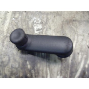 MANETA ELEVALUNAS TRASERA DERECHA 