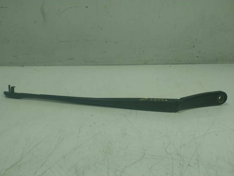 Recambio de brazo limpia delantero derecho para bmw 5 (f10) 520 d referencia OEM IAM 61617203156  