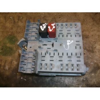 CAJA RELES / FUSIBLES 