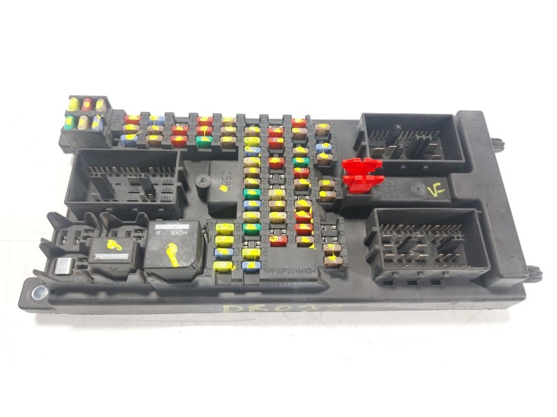 Recambio de caja reles / fusibles para land rover discovery iv (l319) 3.0 td 4x4 referencia OEM IAM LR043942 CH2214F041AE 