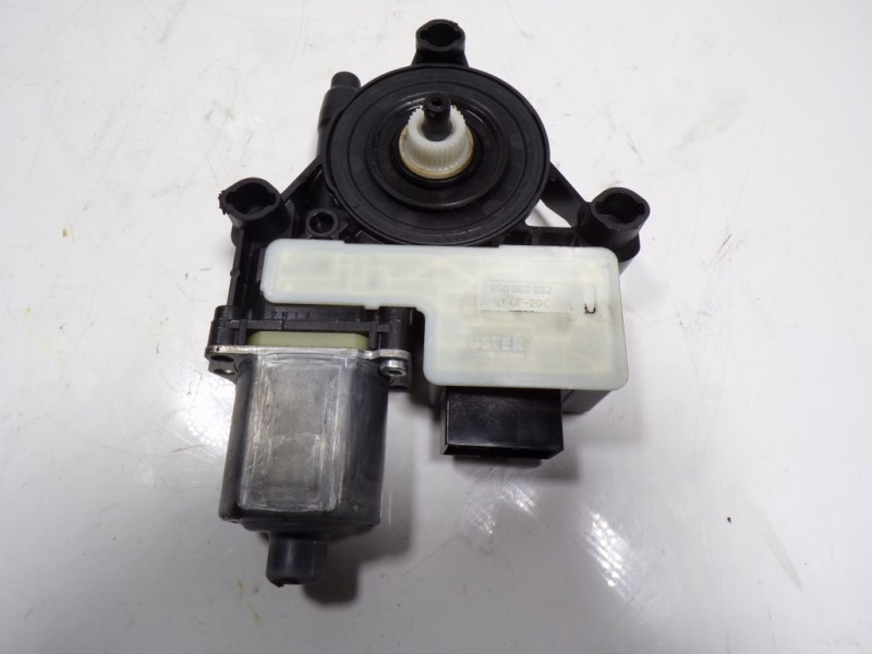 Recambio de motor elevalunas trasero derecho para seat arona 1.0 tsi referencia OEM IAM 5Q0959812D 5Q0959812D 0130822694