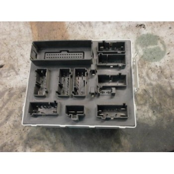 CAJA RELES / FUSIBLES 