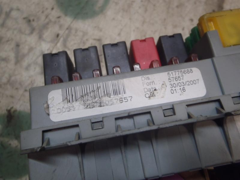 Recambio de caja reles / fusibles para fiat bravo (198) 1.9 dynamic multijet referencia OEM IAM 51775688 51775688 