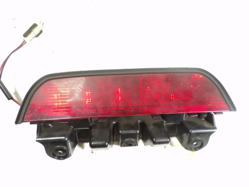 Recambio de piloto trasero central para ssangyong actyon 2.0 td cat referencia OEM IAM 8380031004  