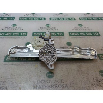 ELEVALUNAS DELANTERO DERECHO 82404J9000 