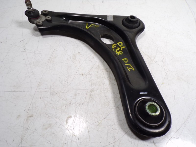 Recambio de brazo suspension inferior delantero izquierdo para peugeot 208 1.2 12v vti referencia OEM IAM 9670772080  