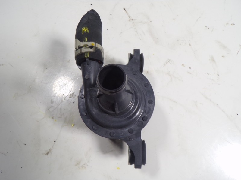 Recambio de motor electrico de agua para toyota rav4 hybrid fwd referencia OEM IAM G904042010 G904042010 64520L176115