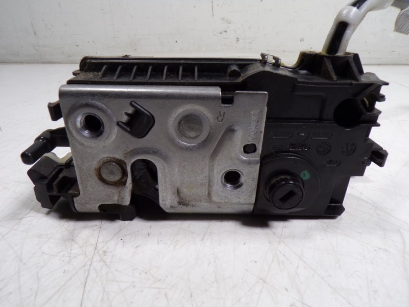 Recambio de cerradura puerta delantera derecha para peugeot 208 1.2 12v vti referencia OEM IAM 9812500780 9812500780 