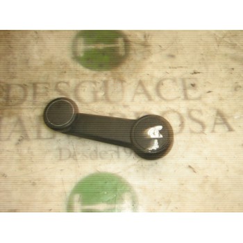 MANETA ELEVALUNAS TRASERA DERECHA 