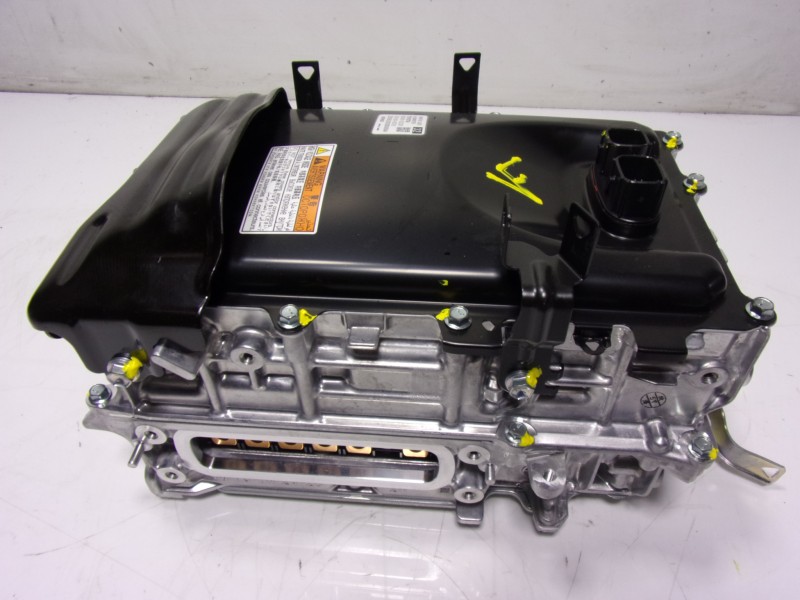 Recambio de convertidor de voltaje para toyota yaris 1.5 vvti hev referencia OEM IAM G92A052240 G920052320 