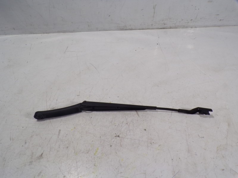 Recambio de brazo limpia delantero izquierdo para seat arona 1.0 tsi referencia OEM IAM 6F1955409  
