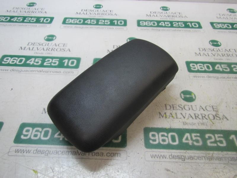 Recambio de apoyabrazos central para kia pro_ceed crdi cat referencia OEM IAM 846601H0000W  