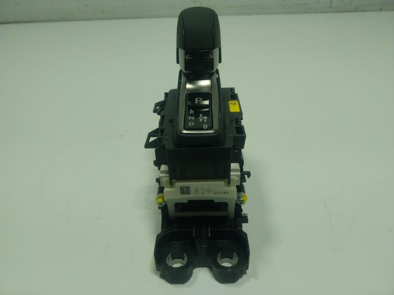 Recambio de palanca cambio para lexus lbx hybrid 1.5 vvti hybrid (mayh10l) referencia OEM IAM 3355052J70  