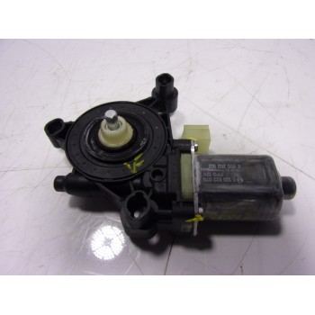 MOTOR ELEVALUNAS DELANTERO DERECHO 5Q0959802C 5Q0959802C 