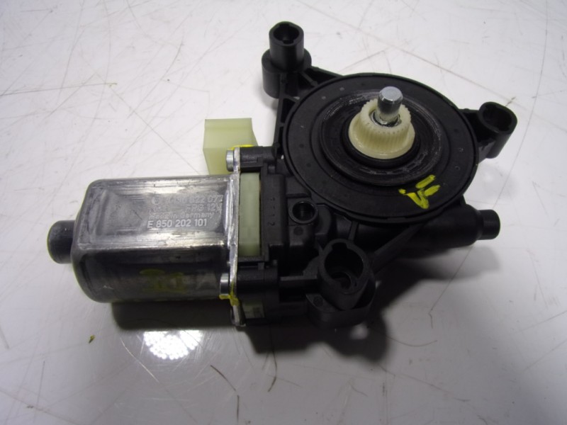 Recambio de motor elevalunas delantero izquierdo para seat leon (kl1, klg) 2.0 tdi referencia OEM IAM 5Q0959801C 5Q0959801C 