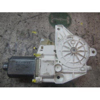 MOTOR ELEVALUNAS DELANTERO DERECHO A2518200842 A2518200842 0130822272