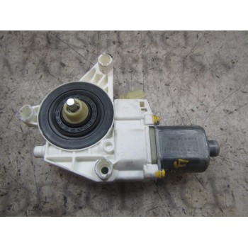 MOTOR ELEVALUNAS DELANTERO DERECHO A2048200242 0130822440 0130822440