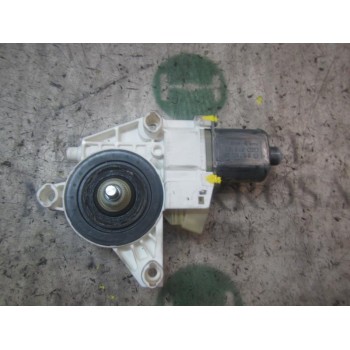 MOTOR ELEVALUNAS TRASERO IZQUIERDO A2518200108 A2518200108 0130822261