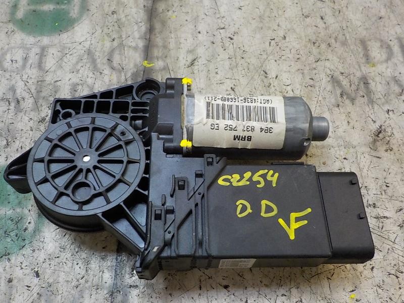 Recambio de motor elevalunas delantero derecho para volkswagen passat variant (3b5) 1.9 tdi referencia OEM IAM   