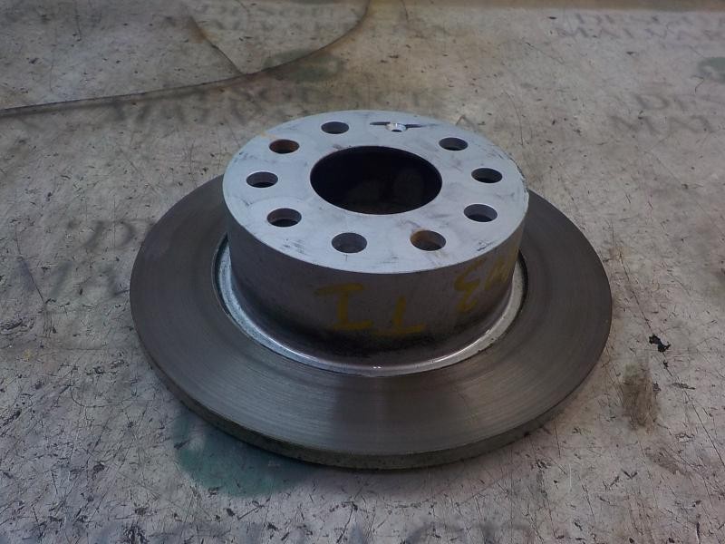 Recambio de disco freno trasero para skoda octavia lim. (5e3) 1.6 tdi dpf referencia OEM IAM 5Q0615601C  