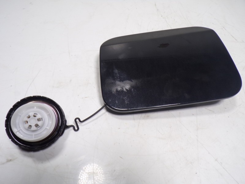 Recambio de tapa combustible para toyota corolla (e21) sedan 1.8 16v hybrid referencia OEM IAM 7735002230  