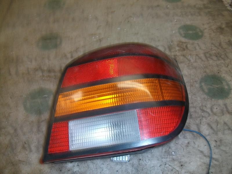 Recambio de piloto trasero derecho para ford fiesta berl./courier 1.3 cat referencia OEM IAM   