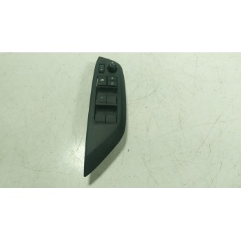 MANDO ELEVALUNAS DELANTERO IZQUIERDO 8404002550 