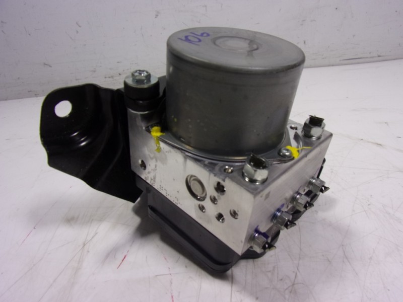 Recambio de abs para toyota hilux (3b/3c/3d) gr sport referencia OEM IAM 4405071N10  