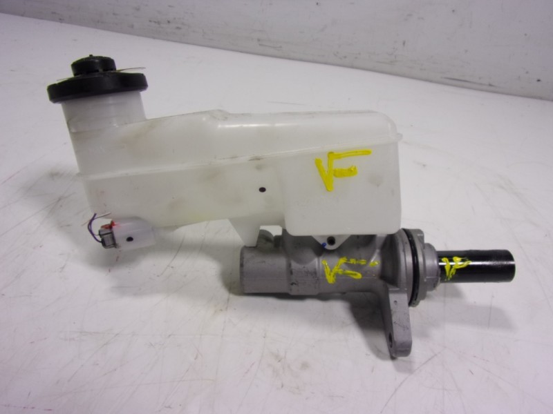 Recambio de bomba freno para toyota hilux (3b/3c/3d) gr sport referencia OEM IAM 472010K580  