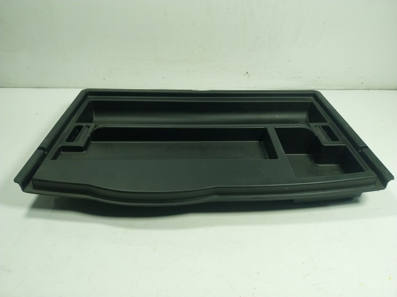 Recambio de moldura para maserati levante 3.0 v6 twinturbo cat referencia OEM IAM  670040700 