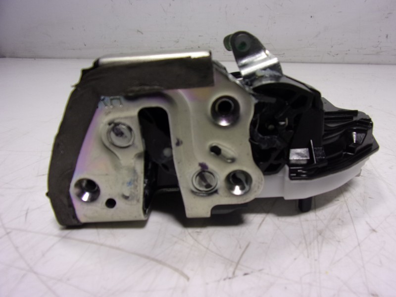 Recambio de cerradura puerta trasera derecha para toyota hilux (3b/3c/3d) gr sport referencia OEM IAM 690500K080  