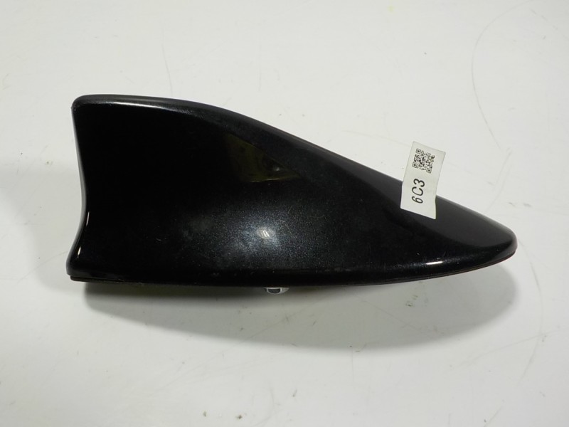 Recambio de antena para toyota corolla (e21) sedan 1.8 16v hybrid referencia OEM IAM 8676002060  