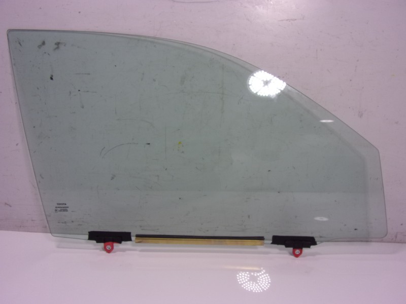 Recambio de cristal puerta delantero derecho para toyota hilux (3b/3c/3d) gr sport referencia OEM IAM 681010K280  